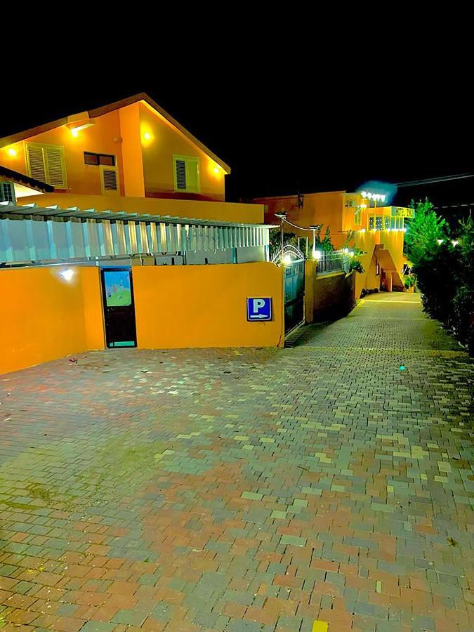 Hotel Ziku Durres Bagian luar foto