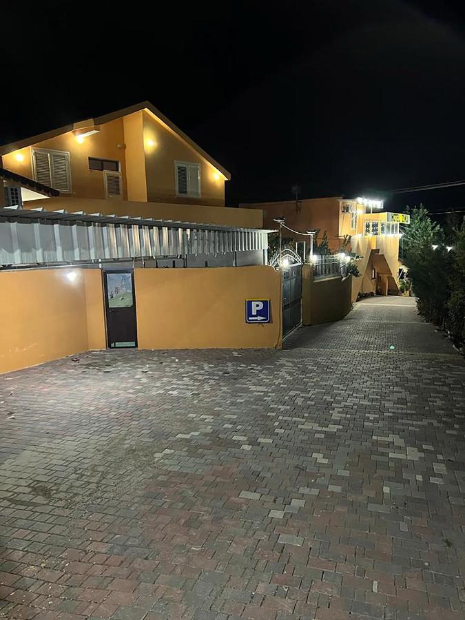 Hotel Ziku Durres Bagian luar foto