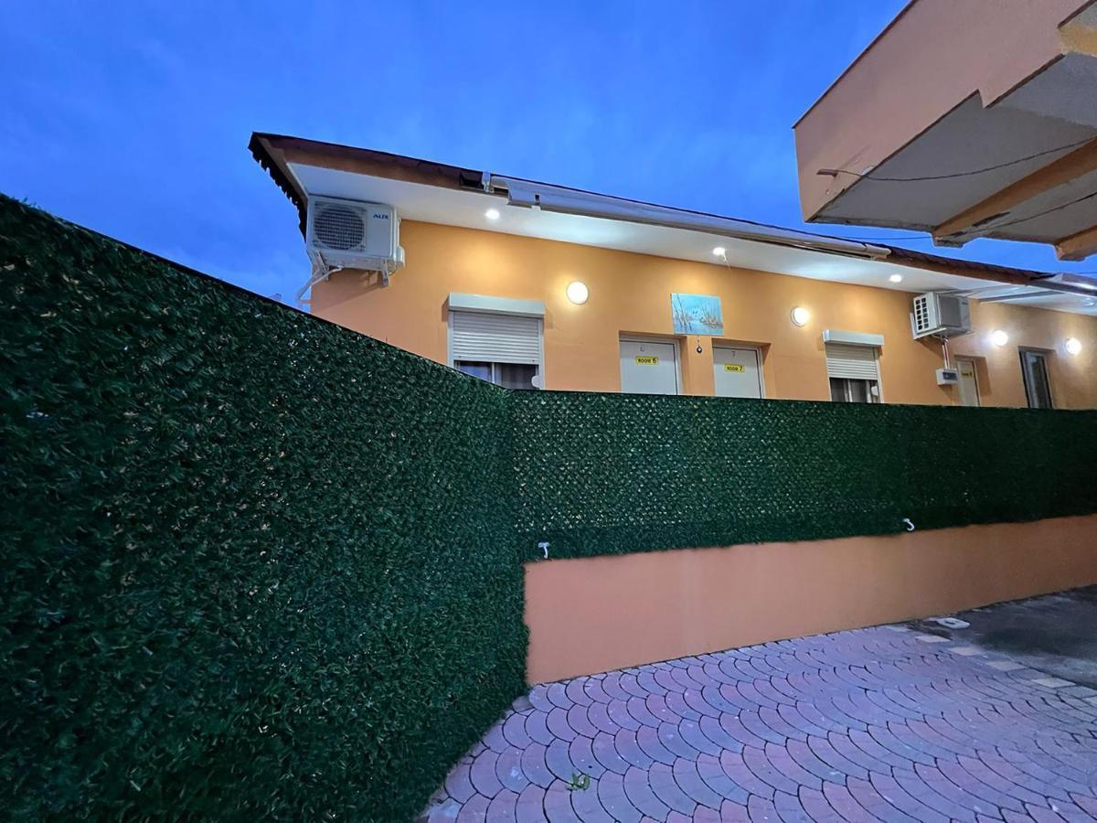 Hotel Ziku Durres Bagian luar foto